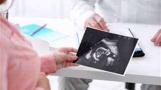 طبيب يكشف كيفية التخلص من الحمل خارج الرحم