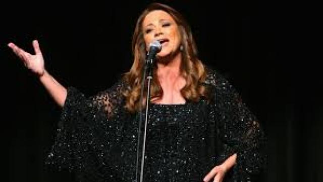  الفنانة اللبنانية جوليا بطرس 