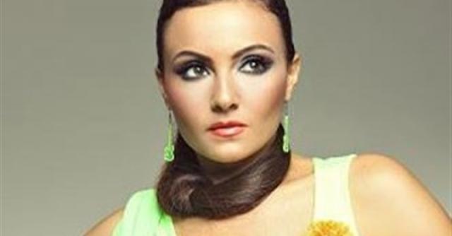 الفنانة بشرى