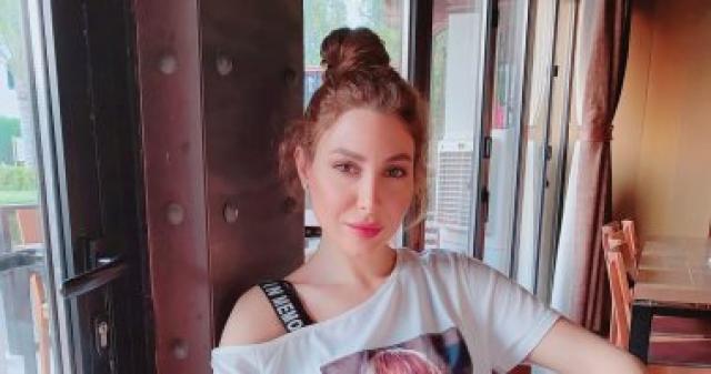 الفنانة اللبنانية يارا