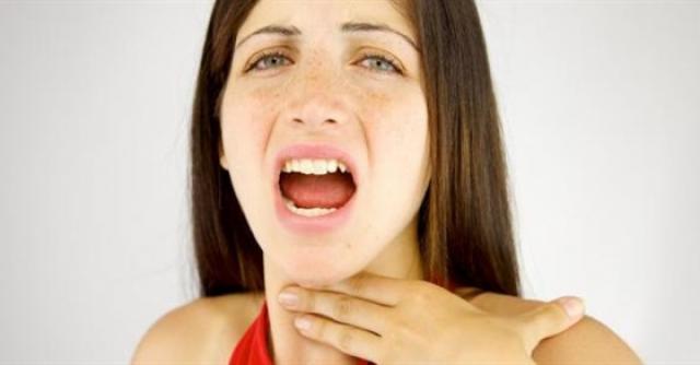 كوب من هذا الخليط يعالج بحة الصوت وينسف الكرش