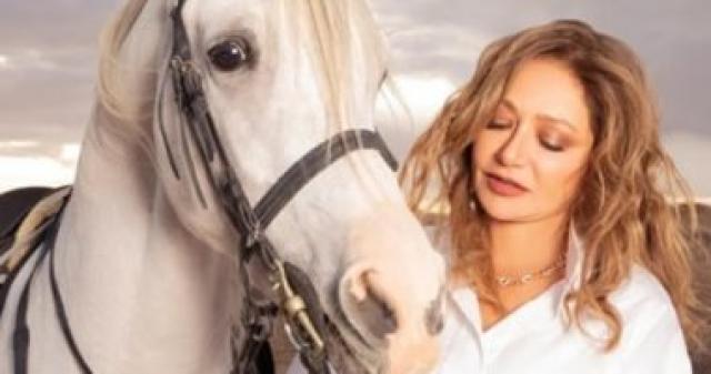 ليلى علوى مع الخيل