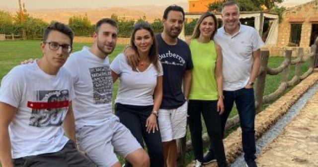 عاصى الحلانى مع ضيوفه