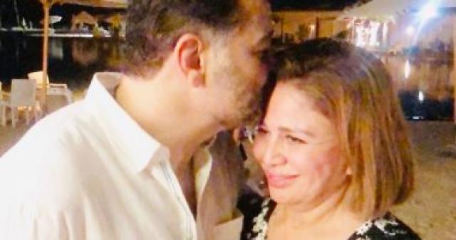 إلهام شاهين وشقيقها أمير