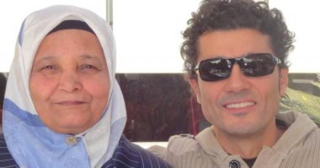 خالد النبوى ووالدته الراحلة